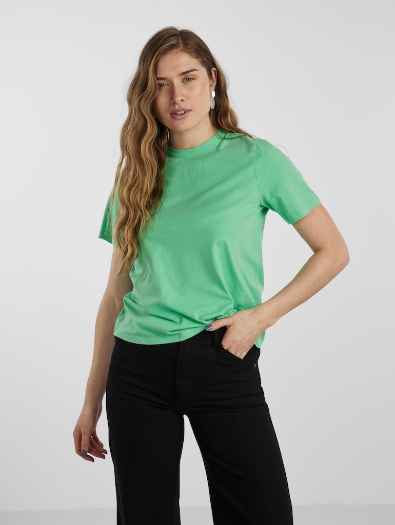 YAS Sarita basic t-shirt in katydid green @ modin