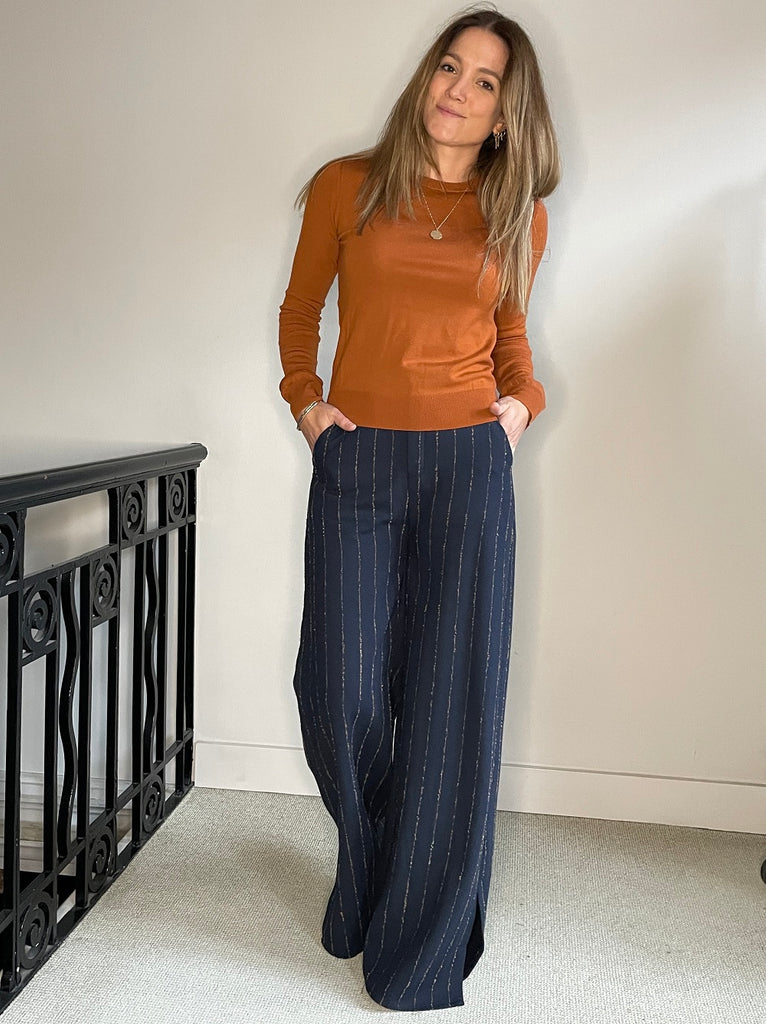 Mus & Bombon Plum trousers with slit in navy @ modin