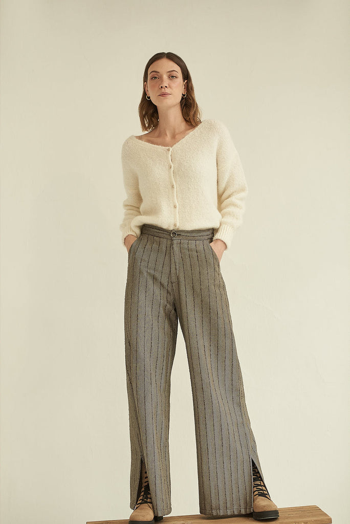 Mus & Bombon Plum trousers with slit in marron brown @ modin