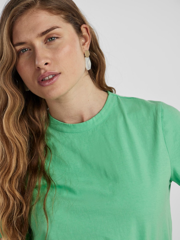 YAS Sarita basic t-shirt in katydid green @ modin