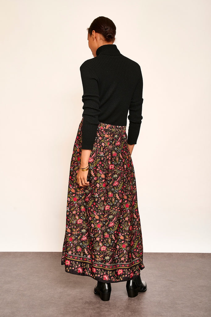 MKT Julita floral skirt in black and burgundy @ modin