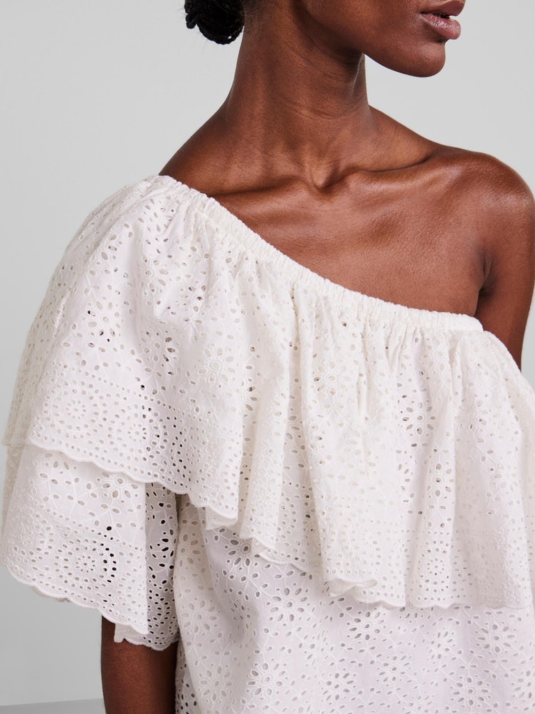 Y.A.S. Nona one-shoulder-top in star white embroidery @ modin