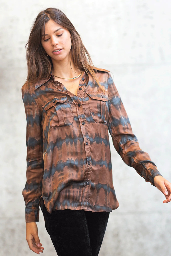Poppyfield the label Jacenta tie dye printed blouse in brown - sustainable fashion @ modin